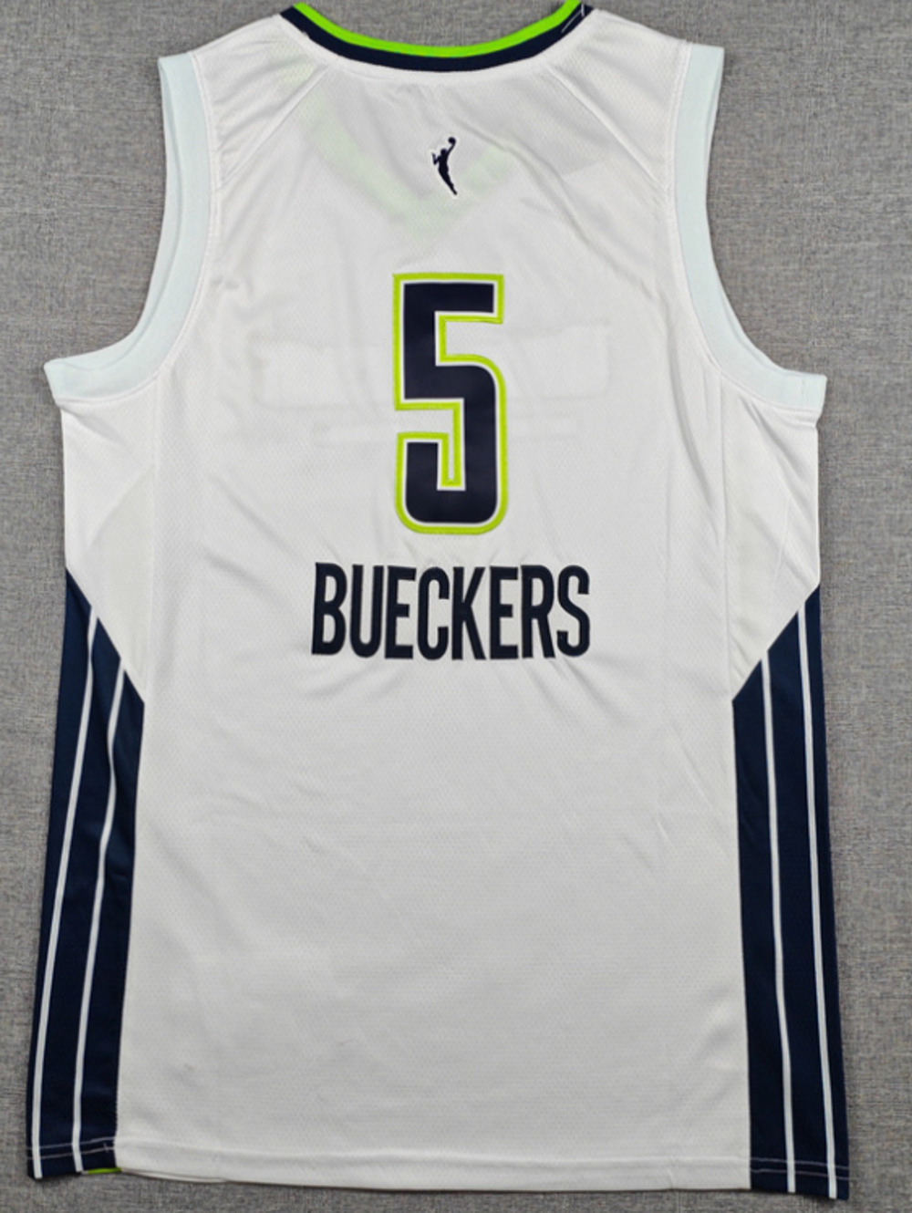 #5 WNBA Basketball Jersey NWT M - Stitched